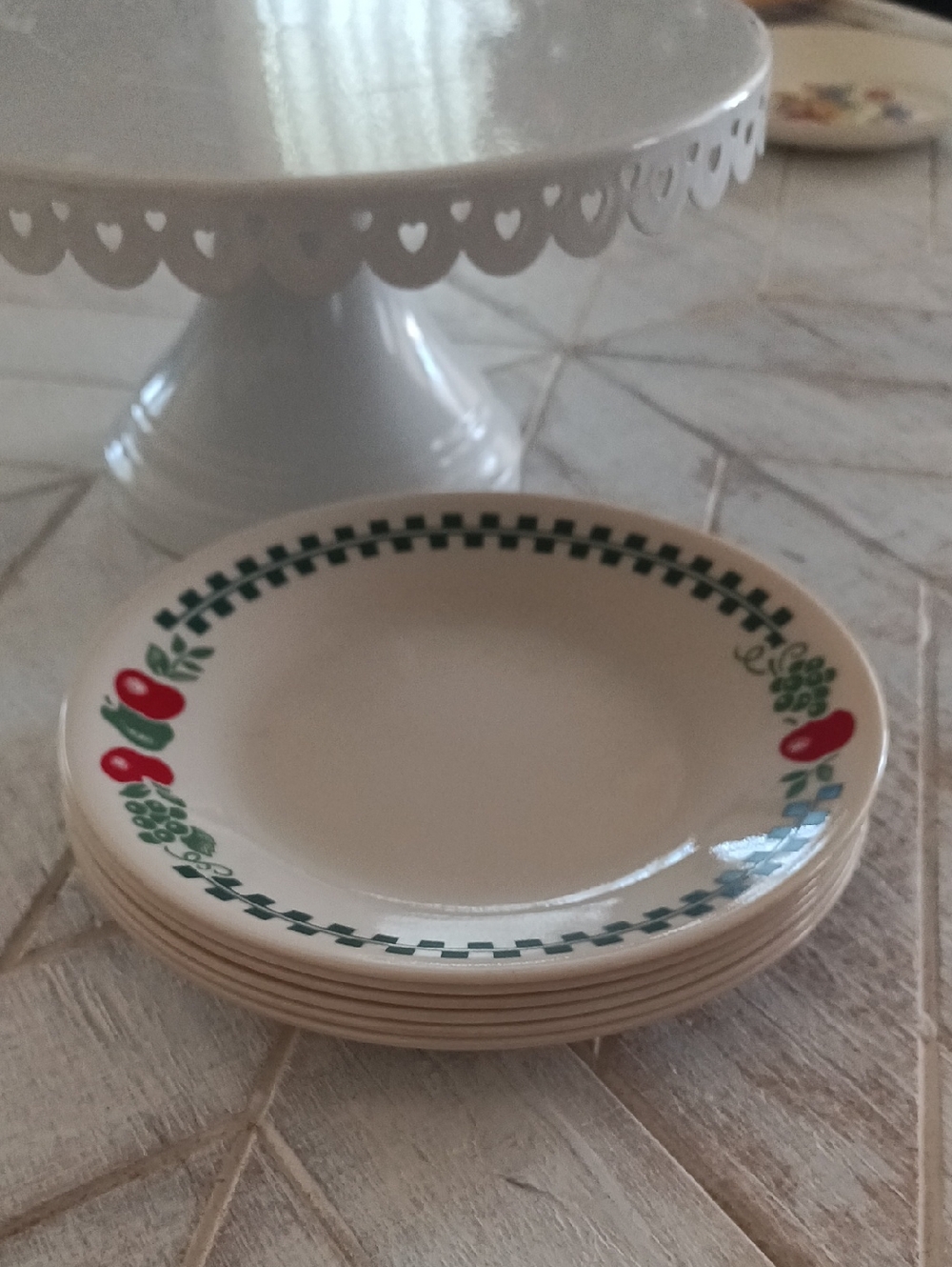 6 PC Vintage Corell Green Check & Red Apple Pattern 6.5"